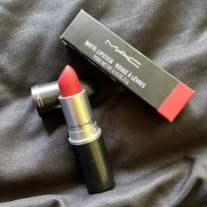 Matte lipstick - forever curious